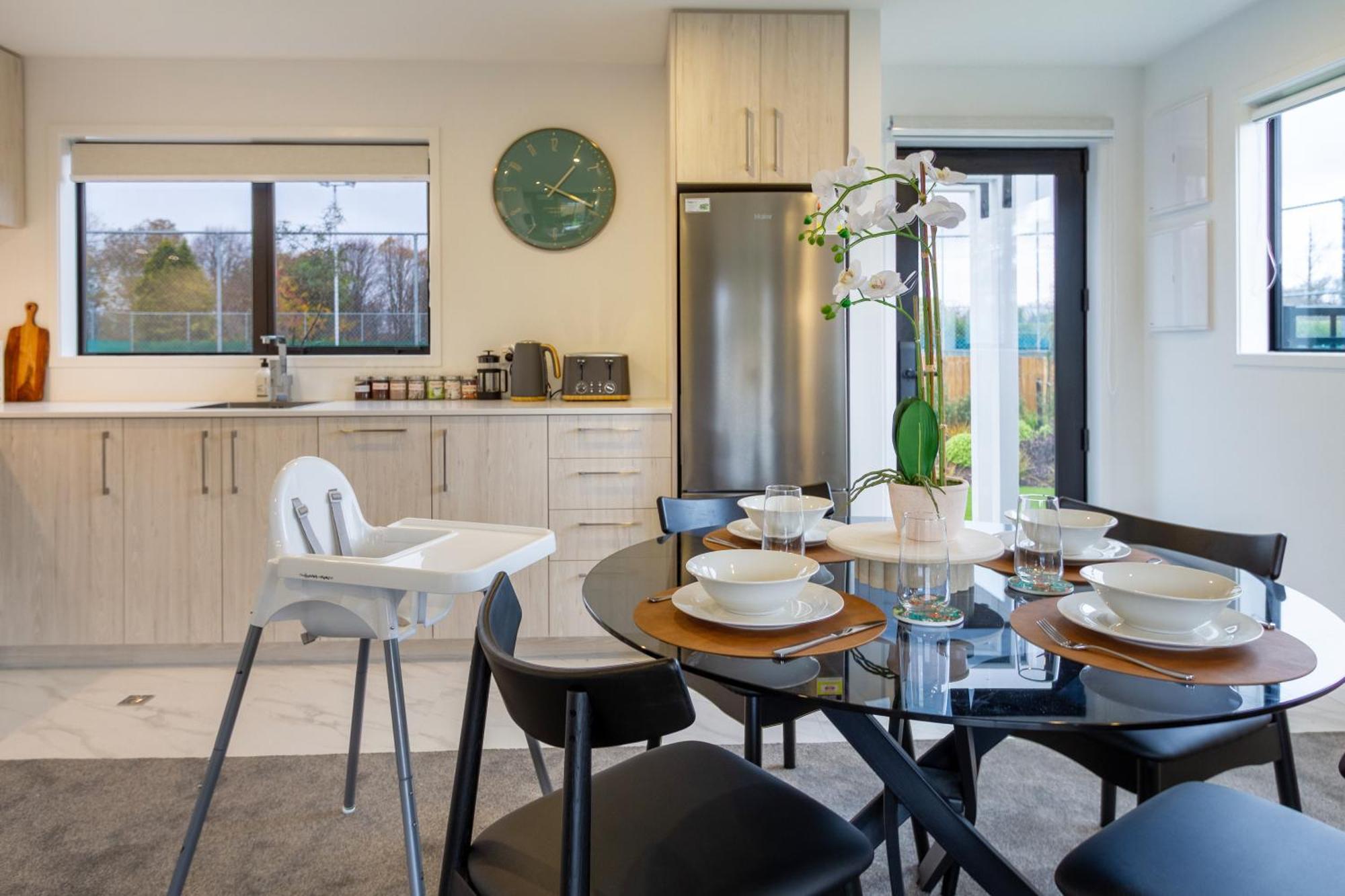Serene Living 2 Bed With Carpark Christchurch Exterior foto